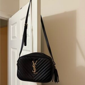 Elegant Black and Gold Crossbody Bag